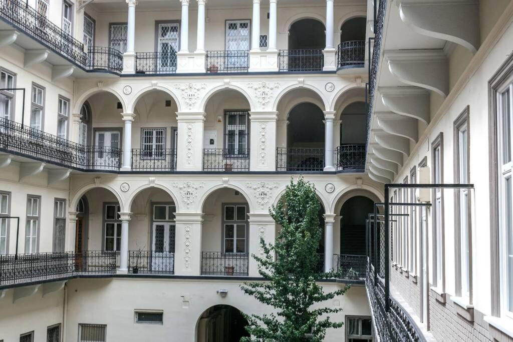 Your Gorgeous And Spacious Dream Free Parking Appartement *